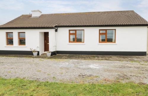 Ballyconneely House | Pet-Friendly Errisbeg: Family Welcome Awaits You!