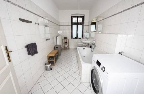 Gohlis Apartment | Stylish 3-Bedroom Apartment in a Pet-Friendly Escape