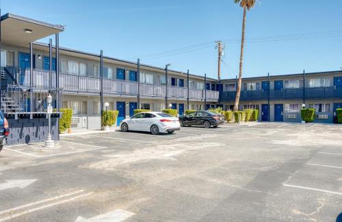 Mojave Hotel | Cozy ERTH INN by AGA - Pet-Friendly Stay in Mojave