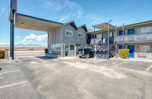 Mojave Hotel | Cozy ERTH INN by AGA - Pet-Friendly Stay in Mojave