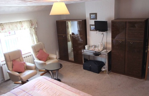 Newgale Bed & Breakfast | Relax at Erw-lon Farm: Guest Rated 9.8 with Pool & Breakfast