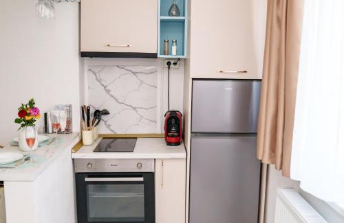 Craiova Apartment | Budget-Friendly Erwins Studio - Child Friendly & Guest Rated 10/10