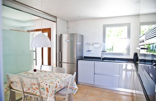 Palma de Mallorca Villa | Oceanfront Relaxation at A Balcony on the Sea of Mallorca