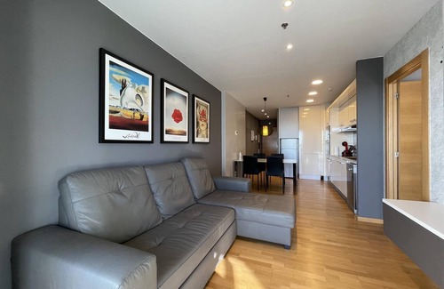 El Port Apartment | Top-Rated Apartment Near Fira Gran Via with Unique Amenities
