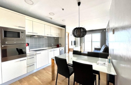 El Port Apartment | Top-Rated Apartment Near Fira Gran Via with Unique Amenities