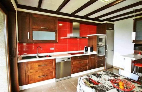 O Esqueiro House | Discover Casa do Carpinteiro: Family-Friendly with Spa & Breakfast