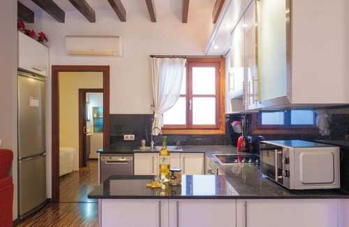 Old Town Apartment | Discover Old Town La Calatrava: Oceanfront Retreat Awaits