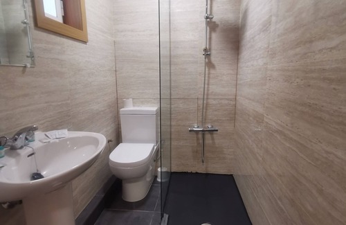 La Serna del Monte Apartment | Hostal Buitrago - Double room 7 with private bathroom