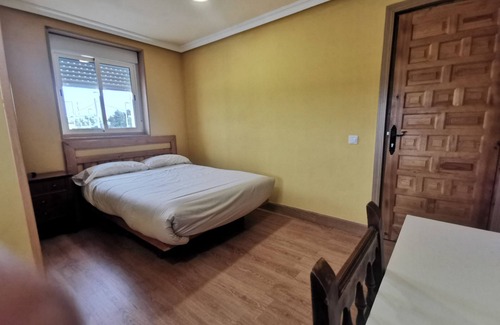 La Serna del Monte Apartment | Hostal Buitrago - Double room 7 with private bathroom