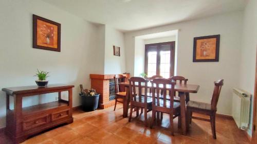 San Martin de la Vega del Al House | Discover El Locutorio: Pet and Child-Friendly Retreat