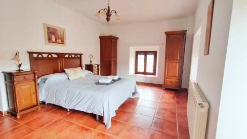 San Martin de la Vega del Al House | Discover El Locutorio: Pet and Child-Friendly Retreat