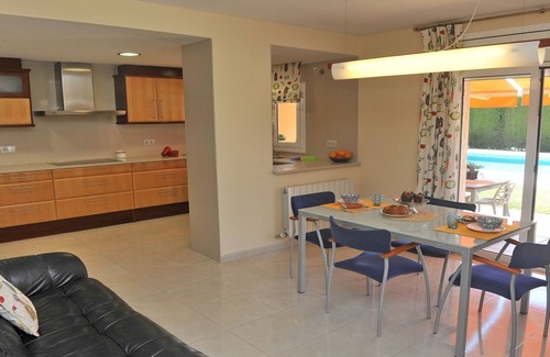 Calonge Villa | Relax in Style! Ideal Chalet Steps from the Beach