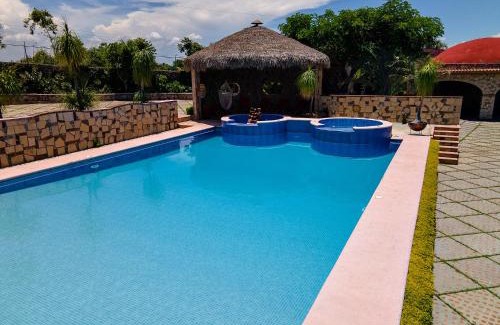 Amacuzac House | Escápate a una quinta con alberca, asador y diversión en familia