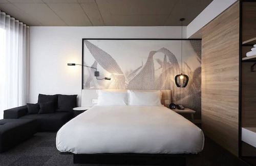 Brossard Hotel | Top-Rated Escad Hotel Quartier Dix30 with Family-Friendly Amenities