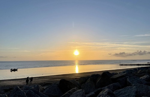 Agon-Coutainville Apartment | Beachside Escape at Coutainville Centre with Pool & Ocean Views