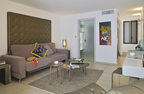 L'Ile-Rousse Hotel | Exceptional Escale Côté Sud: Family-Friendly & Accessible Stay