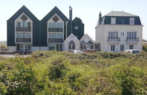 Cayeux-sur-Mer Hotel | Cozy Oceanfront Retreat in Baie de Somme for Families