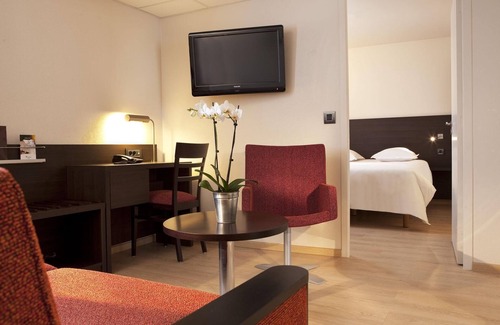 Sud Hotel | Relaxing Escale Oceania Aix-en-Provence with Pool & Spa