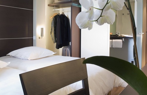 La Meziere Hotel | Discover Escale Oceania Rennes Cap Malo with Spa & Breakfast