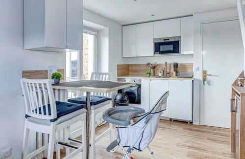 Corbeil-Essonnes Apartment | Ideal Retreat Near the Station with Parking & PS4