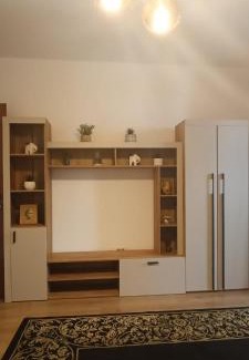 Piatra Neamt Apartment | Escapadă urbană, confort, curte privată și parcare