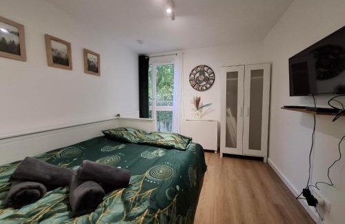 Villejuif Apartment | Escapade à deux ou en télétravail, Studio calme avec Parking gratuit, WiFi rapide, proche ligne 14, Paris centre et Aéroport d'Orly