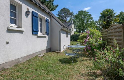 Asserac House | Tranquil Escape Steps from the Beach with Family-Friendly Amenities