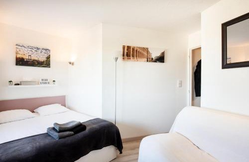 Merignac Apartment | Beau Studio: Oceanfront Haven with Pool & High Ratings
