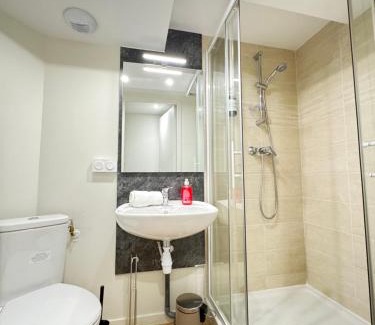 Riom Apartment | Escapade Confortable à Riom - 10 Couchages!