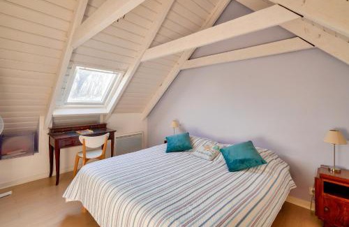 Saint-Guenole House | Escape to a Beautiful Longere in Penmarch, Family-Friendly