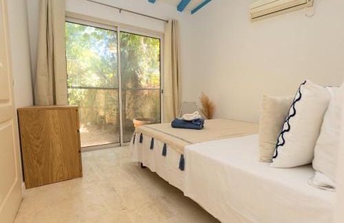 Bedarrides Villa | Escapade Jacuzzi & Vignes - 10min Châteauneuf-du-Pape - Cocon climatisé - Piscine et jardin partagés - 15min Avignon - Parking privé gratuit - Calme et charme provençal