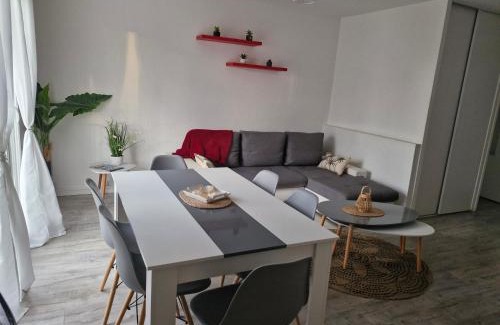 Moulin a Vent Apartment | Scenic Escapade Montesquieu: Pet-Friendly Ocean View Retreat