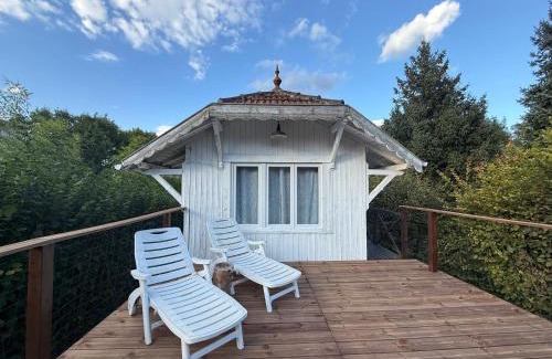 Isles-les-Villenoy Ski Chalet | Idyllic Chalet by the Marne, Near Disneyland & Pet Friendly