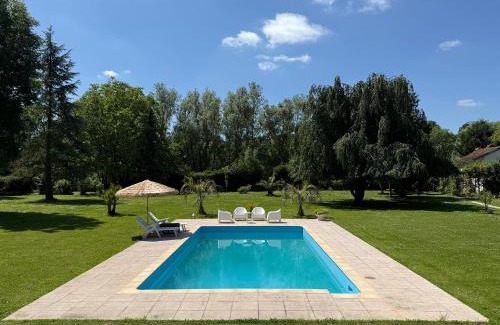 Isles-les-Villenoy Ski Chalet | Idyllic Chalet by the Marne, Near Disneyland & Pet Friendly