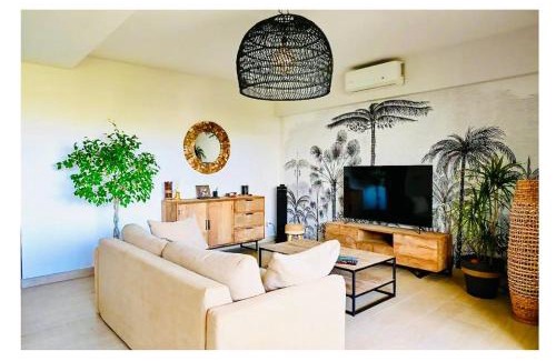 Nettle Bay Apartment | Romantic Getaway at Escapade Baie Nettlé - 4-Star Comfort