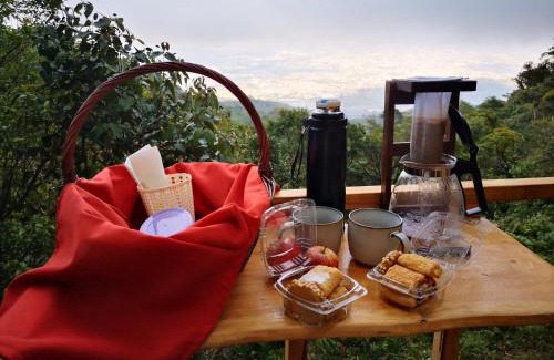 San Isidro Cabin | Pet-Friendly Getaway at Escapadita al Bosque, Rated 9.1/10
