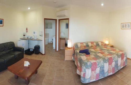 Agnes Water Hotel | Relax at Escape 1770 Motel - Adults Only & Pool Access
