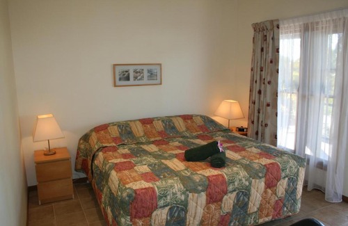 Agnes Water Hotel | Relax at Escape 1770 Motel - Adults Only & Pool Access