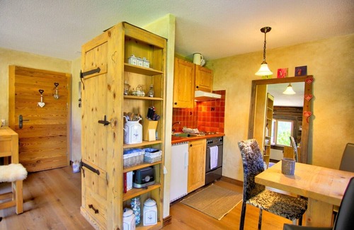 Champery Apartment | Escape at the foot of the Dents du Midi, quiet, 2' cabins, private park