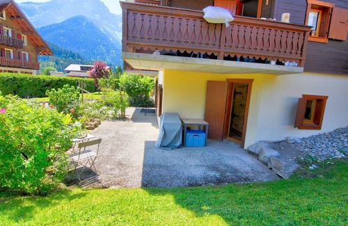 Champery Apartment | Escape at the foot of the Dents du Midi, quiet, 2' cabins, private park