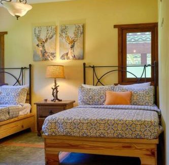 Urbanizacion Raul Ruiz Ski Chalet | Relaxing Harmony Chalet - Pet Friendly in Pinar del Sol