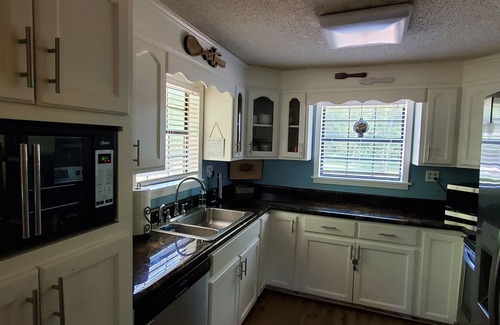 Lucedale Cabin | Relax at a Scenic Cabin Retreat with Pool & River Views
