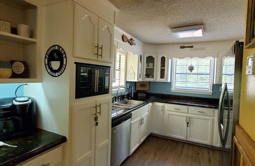 Lucedale Cabin | Relax at a Scenic Cabin Retreat with Pool & River Views