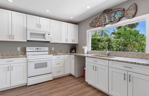 Nokomis Hotel | Top-Rated Escape Resort & Marina with Pool and Spa