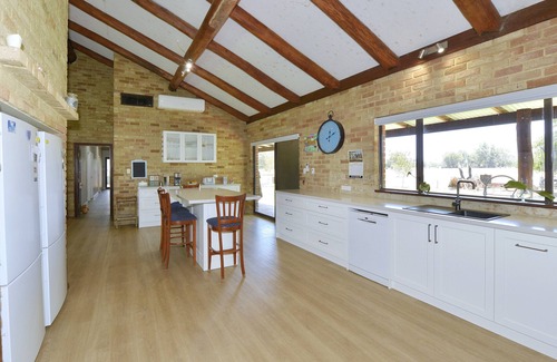 Hamel Other | Idyllic Country Retreat: Guest Rated 10/10 with Breakfast