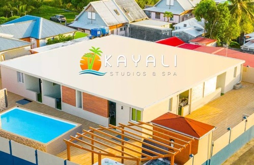 Port-Louis House | Inviting T3 in Downtown Port-Louis with Oceanfront Pool