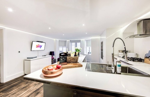 Snaresbrook Apartment | Experience Wanstead Village: Perfect for Families & Pets