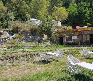 Karimabad Hotel | Escape Retreat