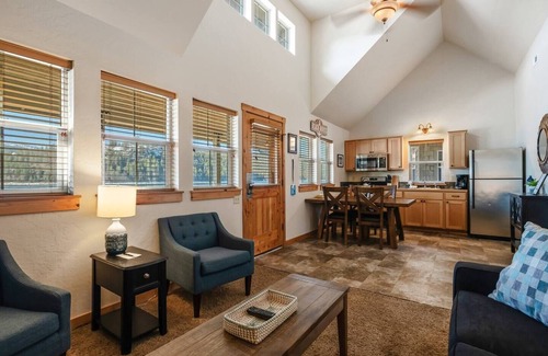 Dover Bay House | Lakefront 2 Bedroom Beach Bungalow - Guest Rated 10/10