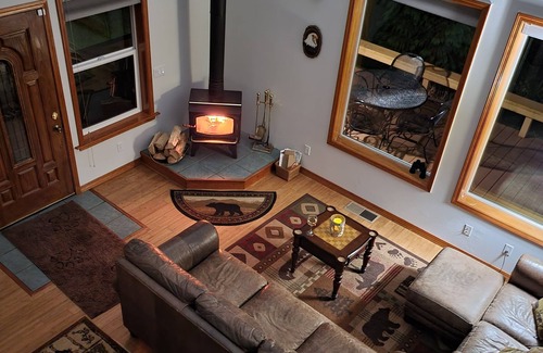 Sixes House | Unwind by the Wood Stove at Alder Springs, Guest Rated 10/10